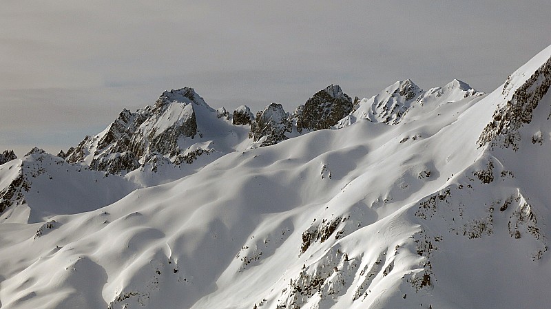 #1 Vue sur le grand pic : qui semble en bonnes conditions. Ciel laiteux Vue sur le grand pic : qui semble en bonnes conditions. Ciel laiteux