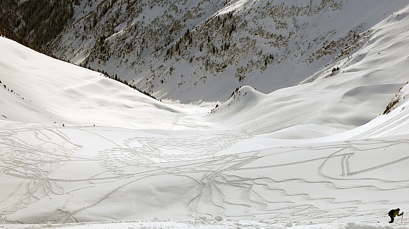 #4 Vue de la voie normale : du sommet, belle combe et encore de la place pour tracer! Vue de la voie normale : du sommet, belle combe et encore de la place pour tracer!