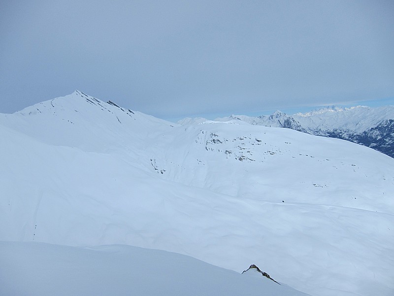 #6 Crey Rond : Gde Chible et tout loin le massif du Mt-Blanc avec encore du soleil. Crey Rond : Gde Chible et tout loin le massif du Mt-Blanc avec encore du soleil.