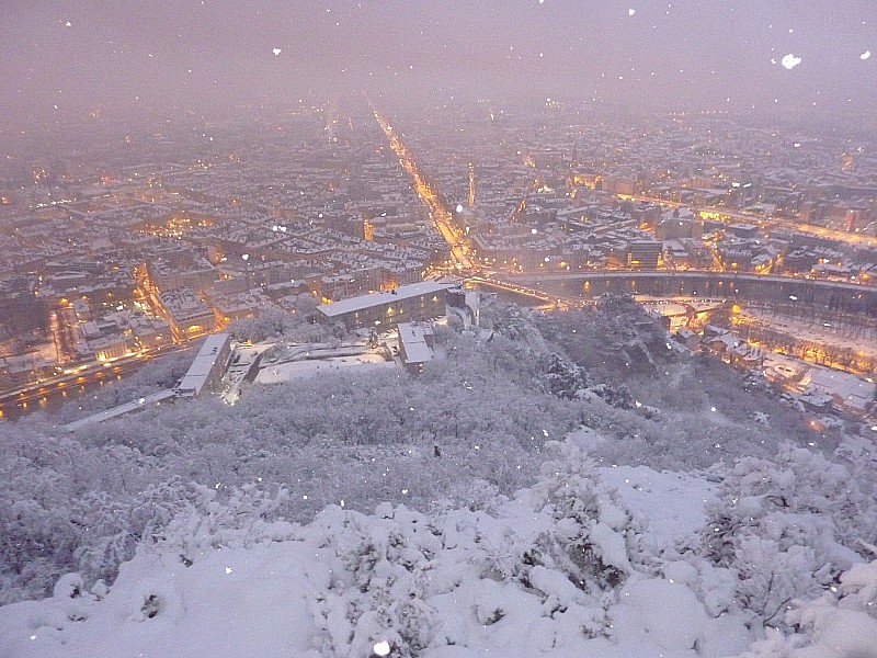 Bastille : Sous la neige