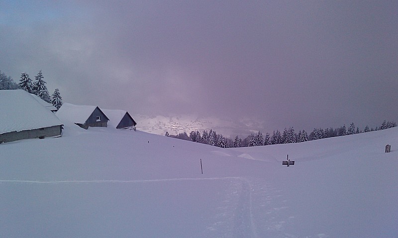 #2 Village de Leschaux : Seul percée de la journée sur Leschaux ...
vue des Chalets de Sollier Village de Leschaux : Seul percée de la journée sur Leschaux ...
vue des Chalets de Sollier