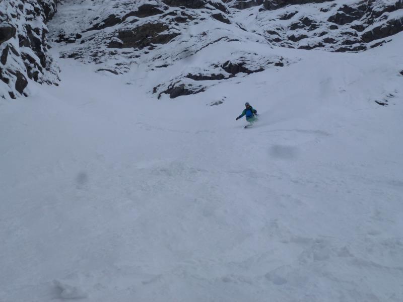 #13 Aiguille du Mont : Christophe sort à son tour du couloir, avec sa spilt Aiguille du Mont : Christophe sort à son tour du couloir, avec sa spilt