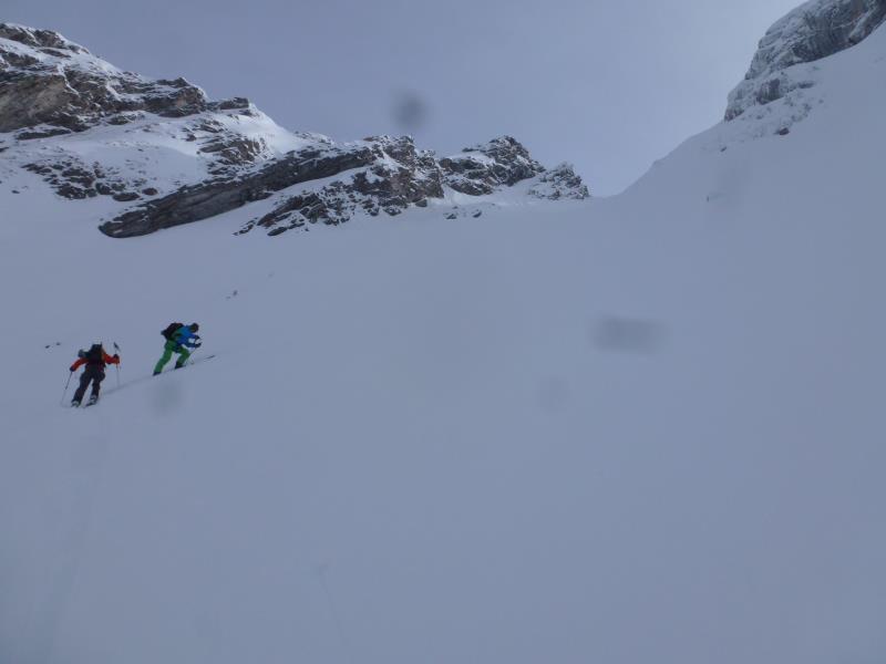 #1 Aiguille du Mont : Traçage en règle, à tour de rôle. Nous sommes presque arrivé à la brèche . Aiguille du Mont : Traçage en règle, à tour de rôle. Nous sommes presque arrivé à la brèche .