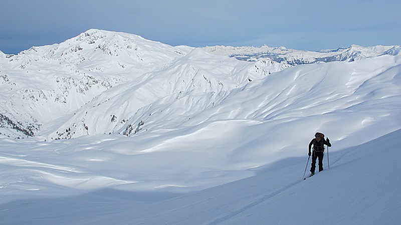#4 En montant à Dzonfié : En arrière plan le Grand Mont En montant à Dzonfié : En arrière plan le Grand Mont