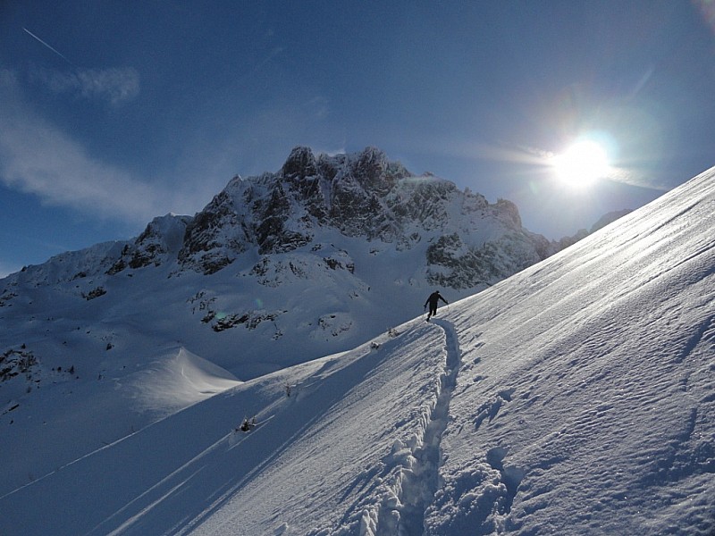 Barlet couloir E : Tempête de soleil avec le Ferrouillet en toile de fond