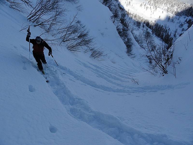 Barlet couloir E : Dans le couloir direct du Lac de Crop, ça zigue et ça zague...