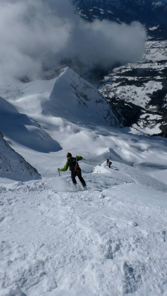 #11 L L'Etale : Freevernes au milieu du couloir. Deux d'entre nous sont au dessus du ressaut du bas.