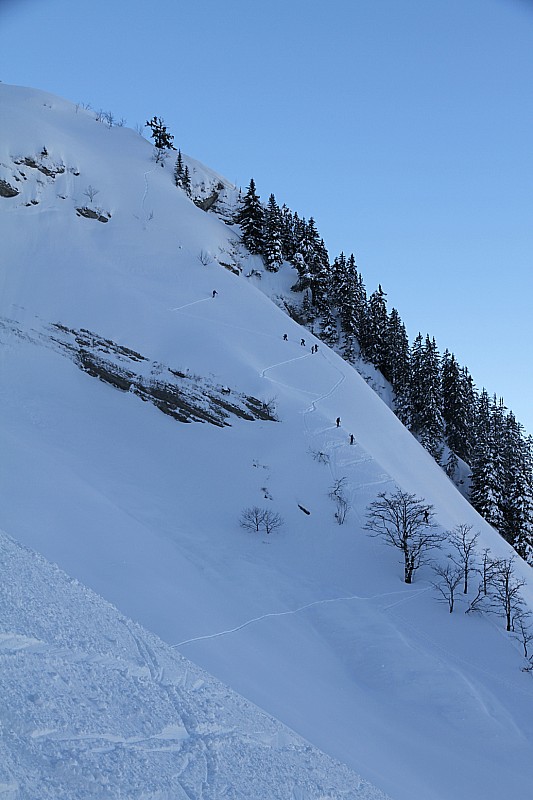 #19 Micha & co remontent : la rampe menant sur l Micha & co remontent : la rampe menant sur l'arête