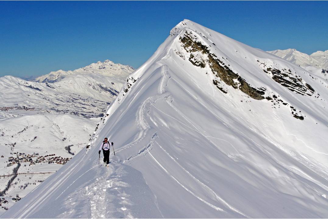 #10 Arête 2 : Bruno se détache sur fond de la Pointe du Châtel que nous venons de franchir Arête 2 : Bruno se détache sur fond de la Pointe du Châtel que nous venons de franchir