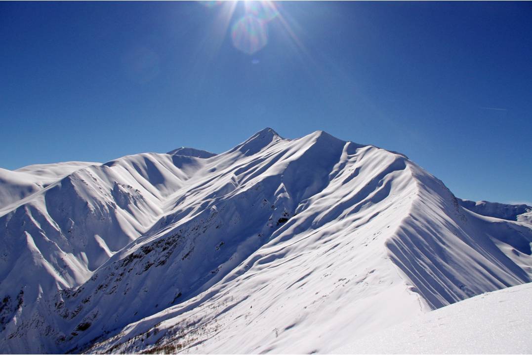 #6 Le cirque du Vallon : Le cirque du Vallon, avec la ligne de crêtes qui sera suivie jusqu Le cirque du Vallon : Le cirque du Vallon, avec la ligne de crêtes qui sera suivie jusqu'au Petit Agnelin.