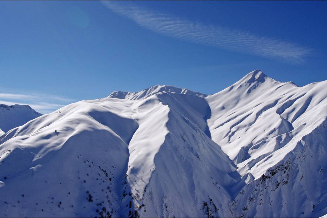 #2 Grand Agnelin : Au 1er sommet du jour (Montzard) joli face à face avec le lointain Grand Agnelin. Grand Agnelin : Au 1er sommet du jour (Montzard) joli face à face avec le lointain Grand Agnelin.