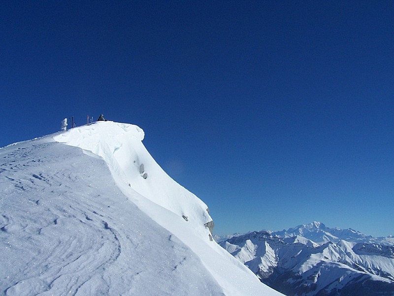 #6 Mont Colombier : Sommet du Colombier, Mt Blanc en arrière plan. Mont Colombier : Sommet du Colombier, Mt Blanc en arrière plan.