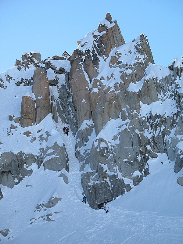 Brèche Puiseux : Le rappel sous le bivouac des Périades