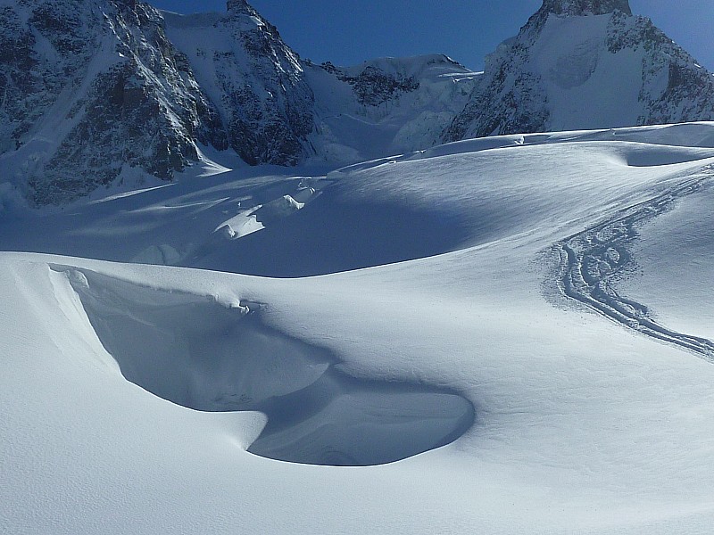 Glacier du Mont Mallet : Encore du grand ski.