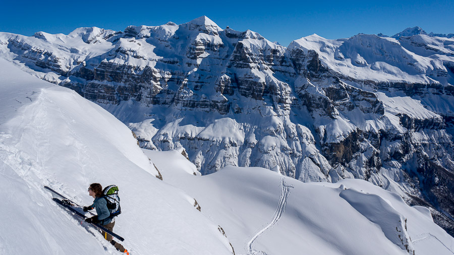 Arthur sort à la Boite : aux Lettres. Ca passe presque à ski, 10m à remonter skis à la main