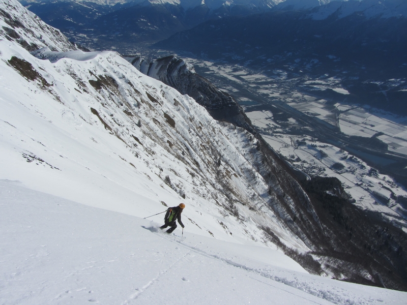 #9 Pointe des Arces : Ski grand large sur fond de remontée au passage de l Pointe des Arces : Ski grand large sur fond de remontée au passage de l'Armène.