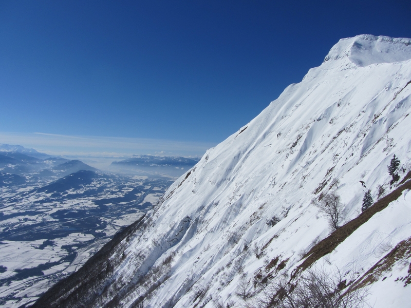 Pointe des Arces : De tant en tant un petit coup d'oeil dans le rétro.