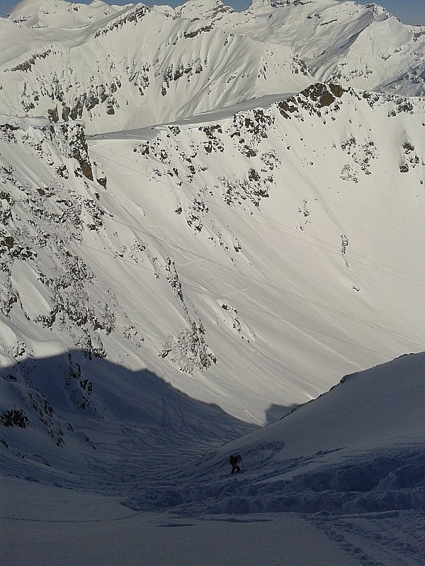 #2 Haut du couloir NE : Ca passe en ski quasiment jusqu Haut du couloir NE : Ca passe en ski quasiment jusqu'à l'arête. Un peu profond et raide à tracer !