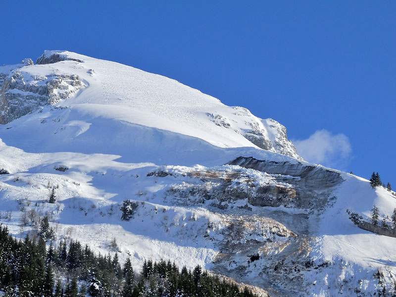 #5 La face et le départ de coulée : Certainement fait samedi (gros redoux vers midi) toutes les traces sont recouvertes La face et le départ de coulée : Certainement fait samedi (gros redoux vers midi) toutes les traces sont recouvertes