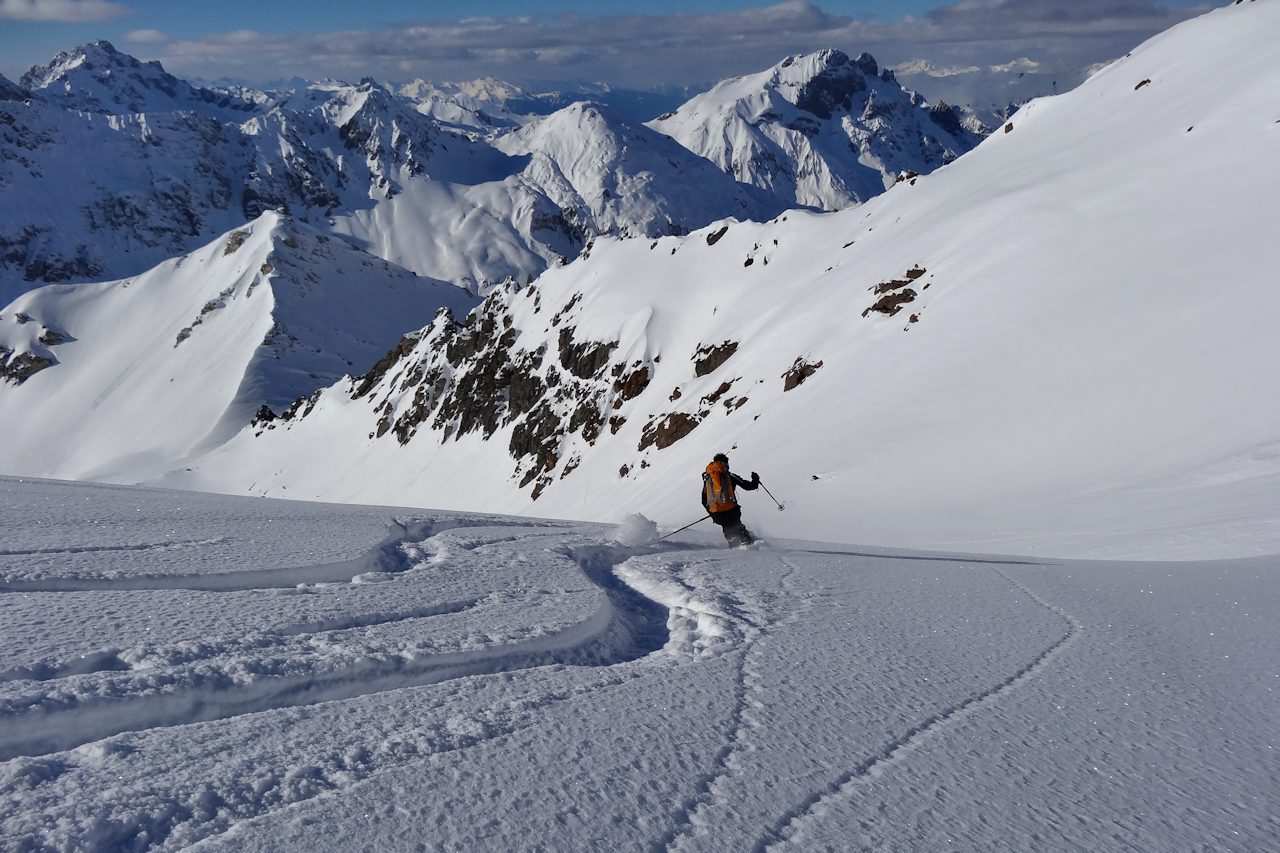 #22 La Vanoise au soleil : Alors que des nuages trainent vers l La Vanoise au soleil : Alors que des nuages trainent vers l'ouest.