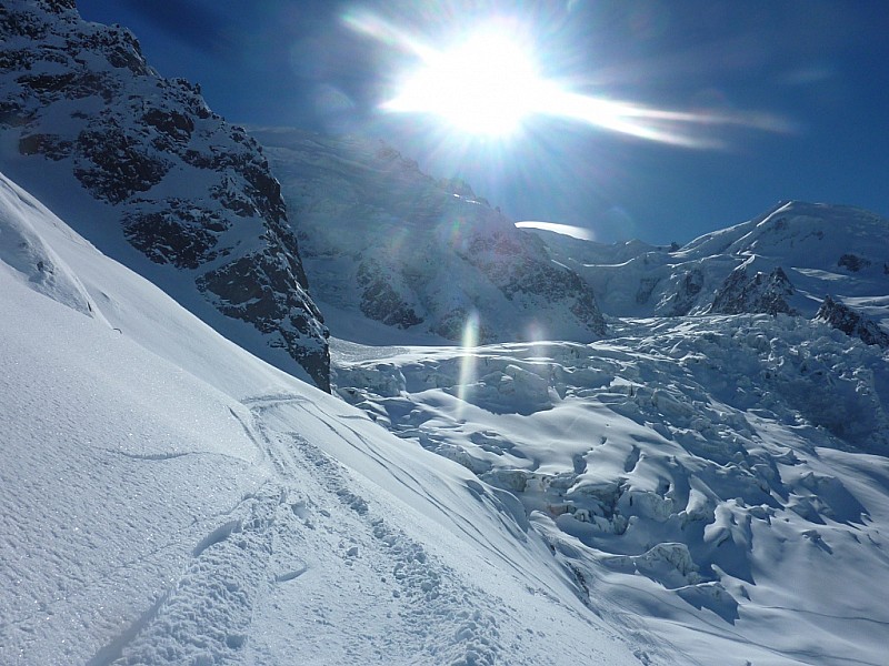 #10 Couloir des Cosmiques : Traversée sous la face N de l Couloir des Cosmiques : Traversée sous la face N de l'Aig. du Midi. Dôme du Gouter à droite.