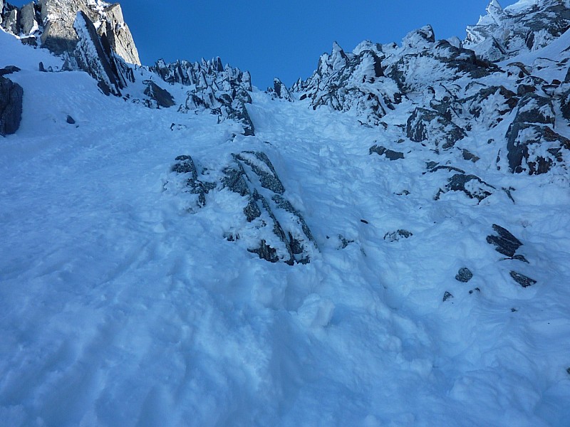 #3 Couloir des Cosmiques : Dans le haut.Désescalade en crampons. Couloir des Cosmiques : Dans le haut.Désescalade en crampons.