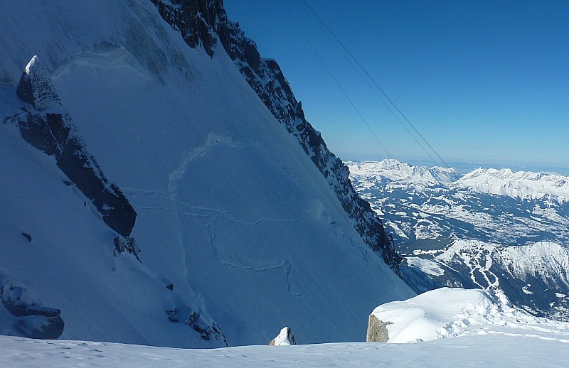#1 Face N aig. du Midi : 2 traces en partance pour la face N. Toujours impressionnant. Face N aig. du Midi : 2 traces en partance pour la face N. Toujours impressionnant.