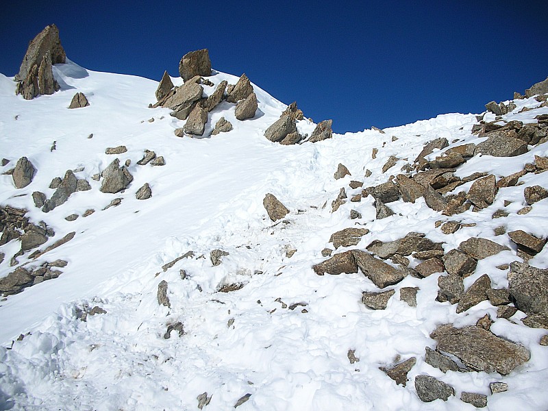 Accès au col : Les derniers mètres d' accès au Col ... Un mixte neigeux caillasse pas encore en glace ...