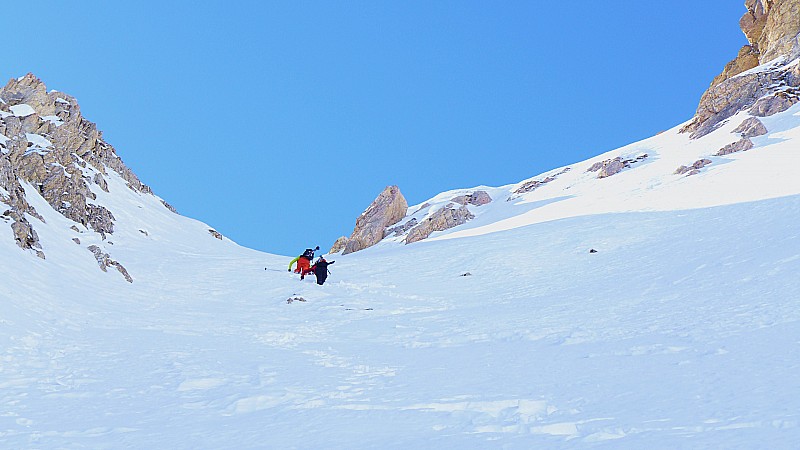 #8 Dans le petit couloir NE : JB et Pat vont sortir sur l Dans le petit couloir NE : JB et Pat vont sortir sur l'épaule.