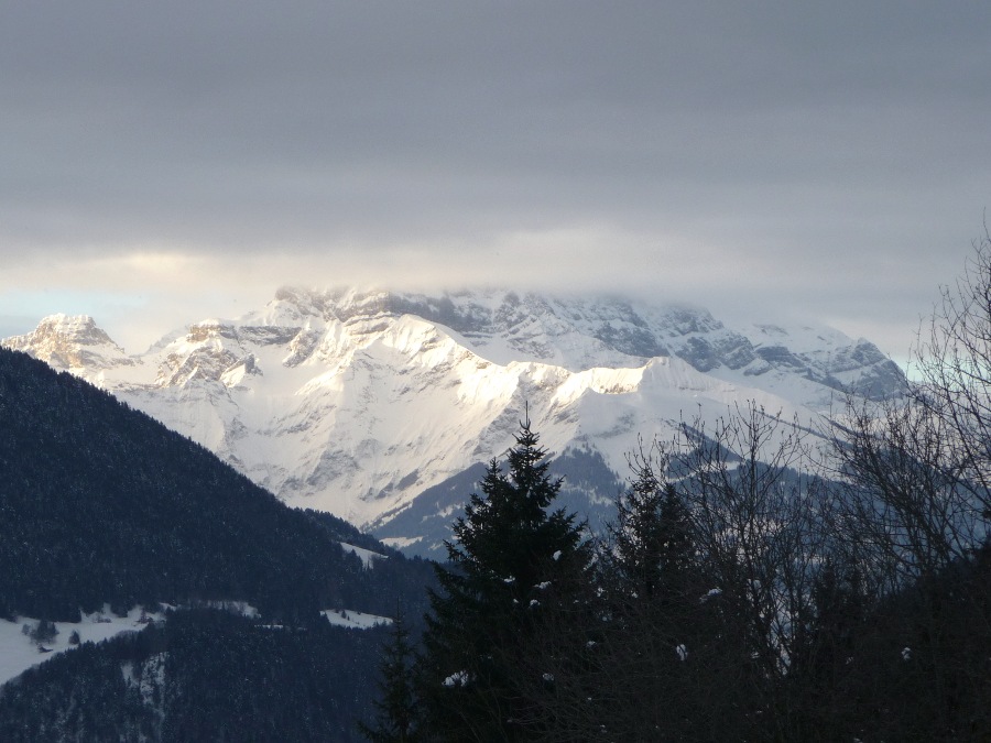 #1 Lever...de nuage : et de soleil sur les Dents du Midi (si, si je vous jure) Lever...de nuage : et de soleil sur les Dents du Midi (si, si je vous jure)
