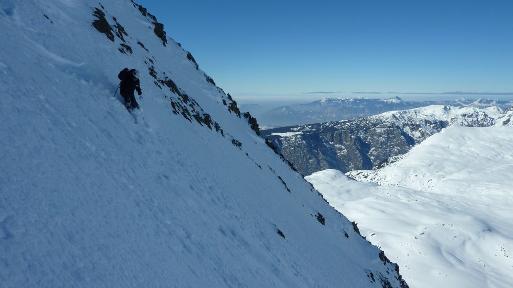 Contre pentes : Chamechaude en toile de fond pour nous rappeler qu'on n'est pas si loin de Grenoble !