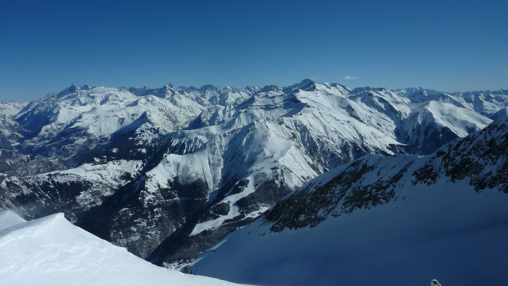 Ecrins : Ailefroide et la Muzelle dépassent du reste