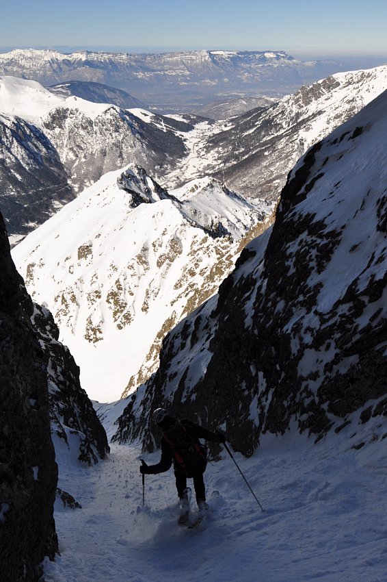 #11 Amet rouge couloir en S : Une bonne école pour ré-apprendre les virages courts, après une trop longue saison de grandes courbes en poudreuse! Amet rouge couloir en S : Une bonne école pour ré-apprendre les virages courts, après une trop longue saison de grandes courbes en poudreuse!