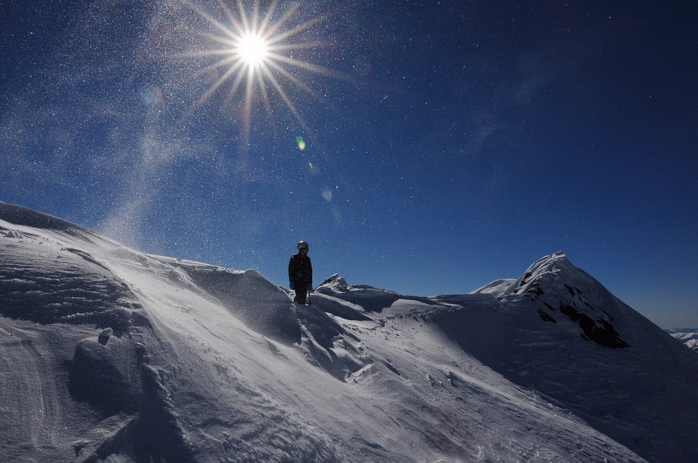 #6 Amet rouge couloir en S : Attendu au sommet par l Amet rouge couloir en S : Attendu au sommet par l'unique traceur du jour! Merci Mick.