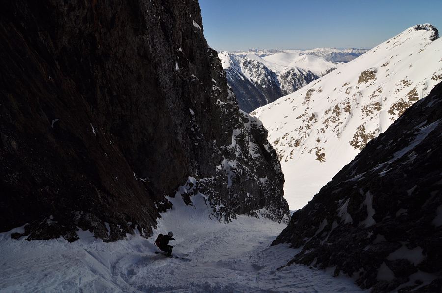 #17 Amet rouge couloir en S : Le canyon s Amet rouge couloir en S : Le canyon s'élargit
