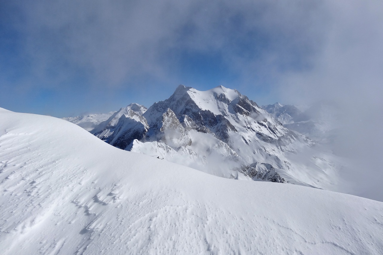 #20 Au sommet (point 3378 m) : On découvre la Grande Casse. Au sommet (point 3378 m) : On découvre la Grande Casse.