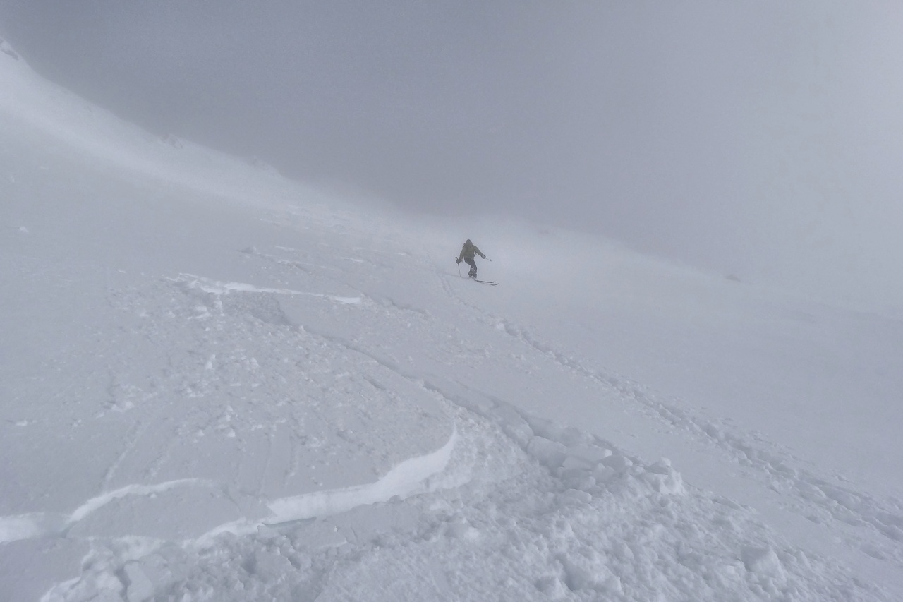 #22 Le haut de la face ouest : Un peu de brouillard, mais du très bon ski. Le haut de la face ouest : Un peu de brouillard, mais du très bon ski.