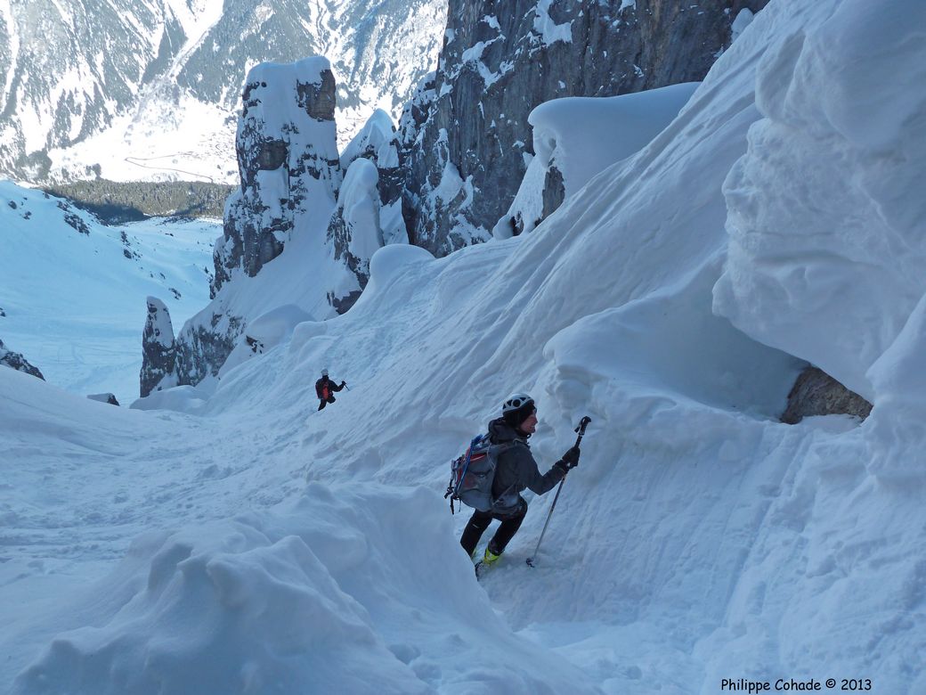 #24 DS Team : le couloir est bien garni, mais plus beaucoup de poudre dans les passages raides ! DS Team : le couloir est bien garni, mais plus beaucoup de poudre dans les passages raides !