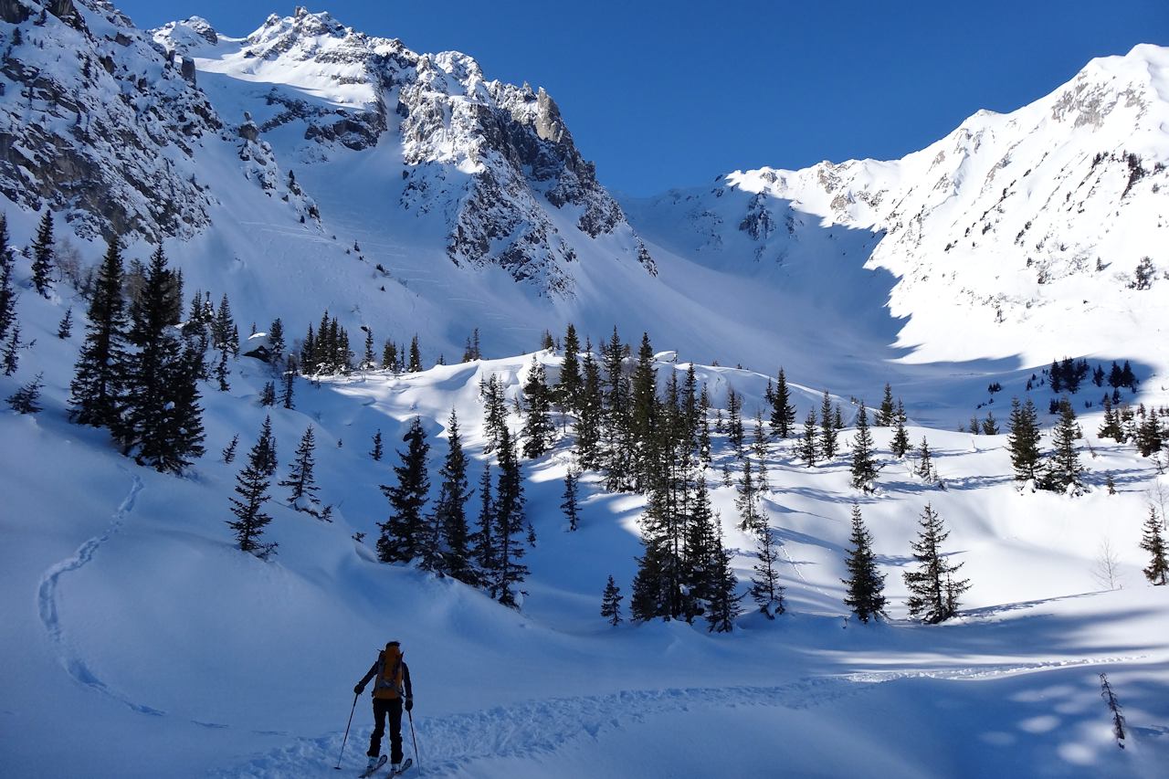 #4 Traversée vers la Montagne : On découvre les couloirs de la Grande Pierre et des Chamois. Traversée vers la Montagne : On découvre les couloirs de la Grande Pierre et des Chamois.