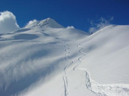#4 sommet et traces : descente en poudre sous le sommet sommet et traces : descente en poudre sous le sommet