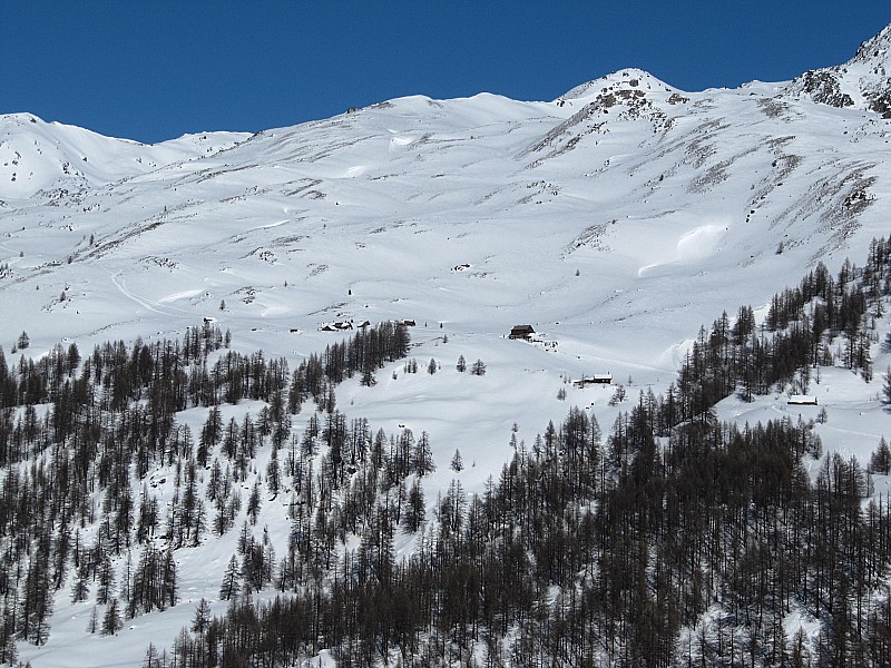 #3 Au loin : le refuge de Ricou. Au loin : le refuge de Ricou.