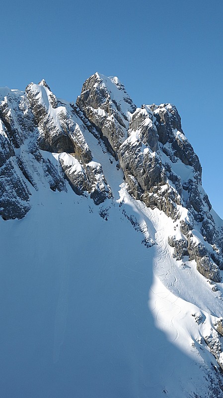 #4 Charvet : Passage devant le couloir N de la Mamule, bien rempli Charvet : Passage devant le couloir N de la Mamule, bien rempli