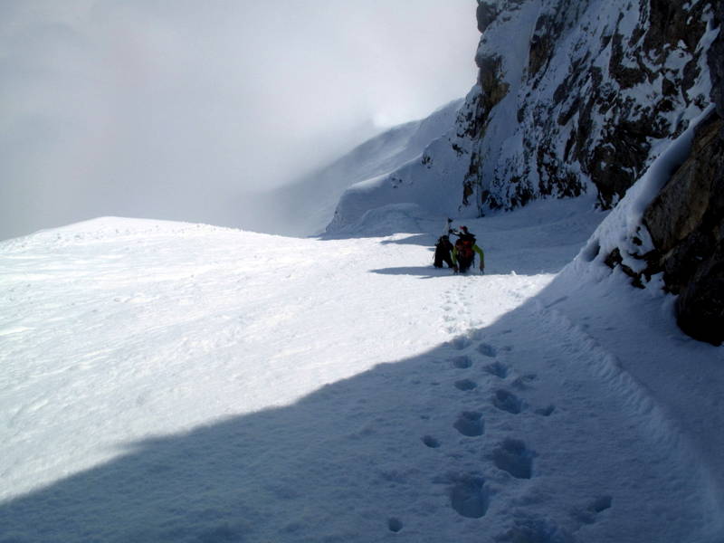 #1 Dans la rampe : Après les deux ressauts du couloirs d Dans la rampe : Après les deux ressauts du couloirs d'accès on rejoint la rampe qui permet d'atteindre la traversée