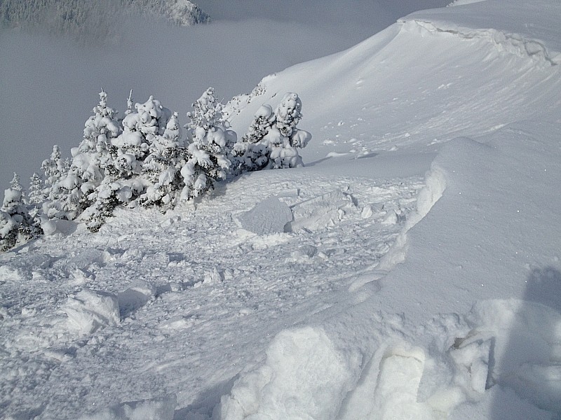 #1 couloir W : avant l couloir W : avant l'entrée, cassure de corniche