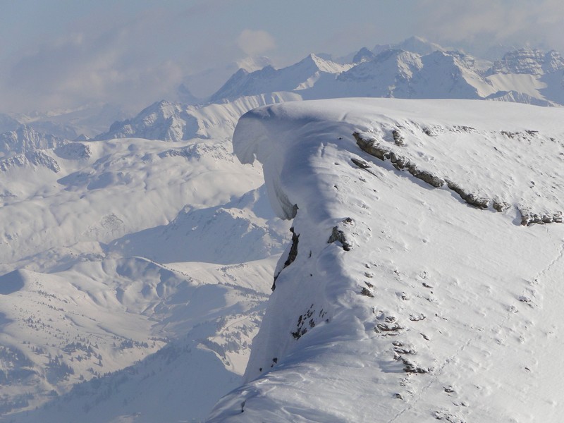 #13 vague de neige : une petite corniche vague de neige : une petite corniche