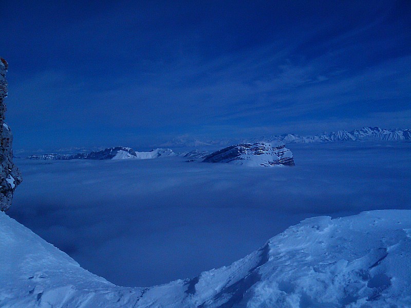 #3 juste sous le cable : en direction du Mt Blanc... attention à la corniche juste sous le cable : en direction du Mt Blanc... attention à la corniche