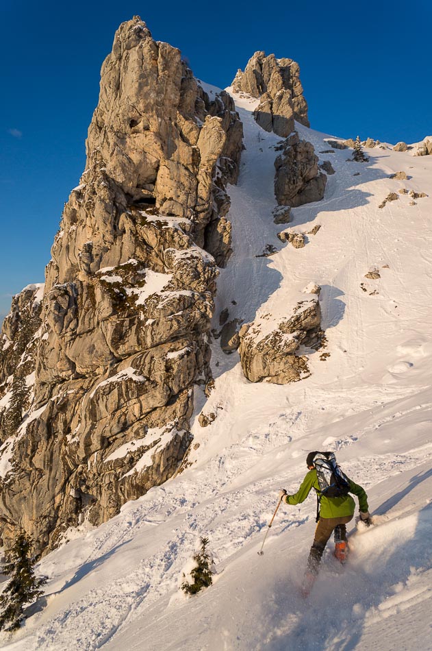 #13 Face W de la Dent des Portes : on peut encore faire sa trace Face W de la Dent des Portes : on peut encore faire sa trace