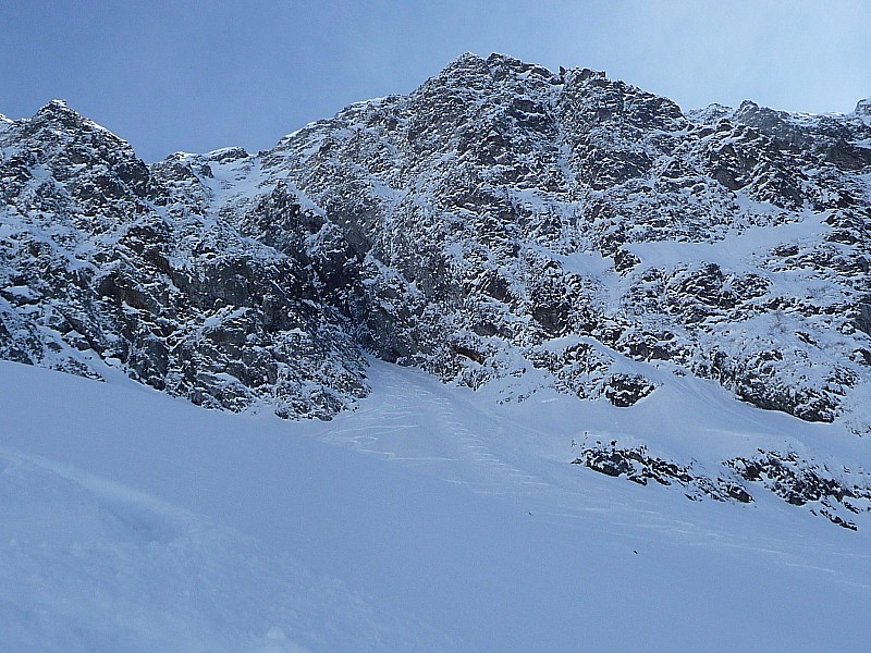 #9 sortie du couloir : de la bonne neige dans le vallon sortie du couloir : de la bonne neige dans le vallon