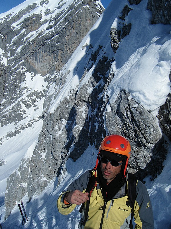 #9 Marc, le cabri : Marc sur fond de paroi de la tête de Chombas (2 grimpeurs dans une voie, bravo !) Marc, le cabri : Marc sur fond de paroi de la tête de Chombas (2 grimpeurs dans une voie, bravo !)