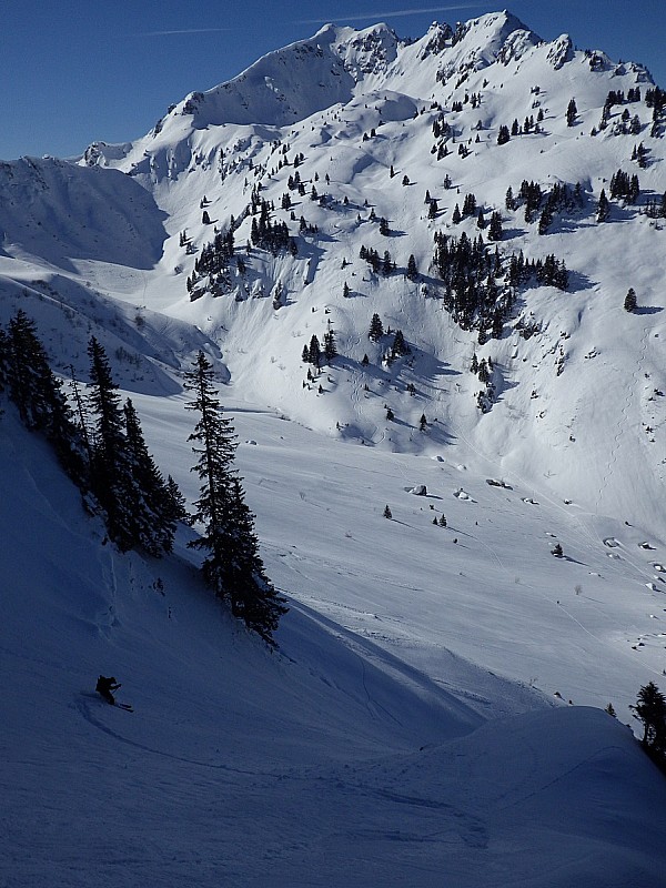 #9 Bas de la Face Ouest sous les rappels, grosse poudre. Bas de la Face Ouest sous les rappels, grosse poudre.